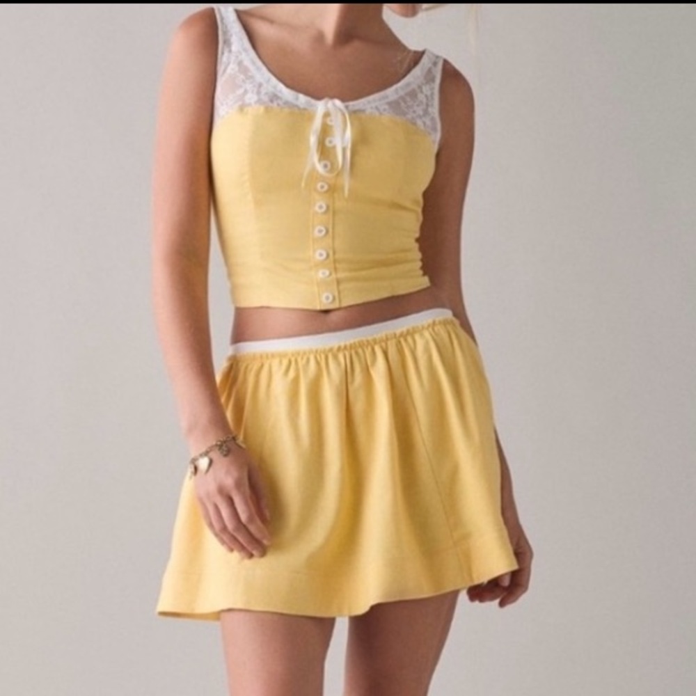 🟤NWT KIMCHI BLUE Veronica Corset Top + Mini
Skirt Set in Yellow/White